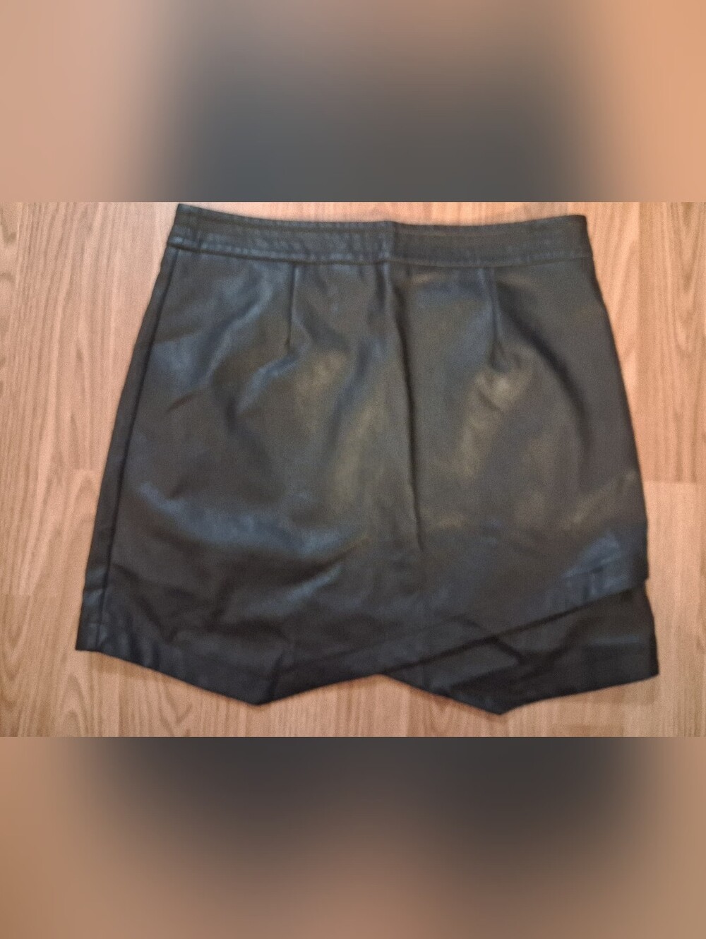 Loveriche Faux Leather Mini Skirt.  Womens. Size Large. Black.